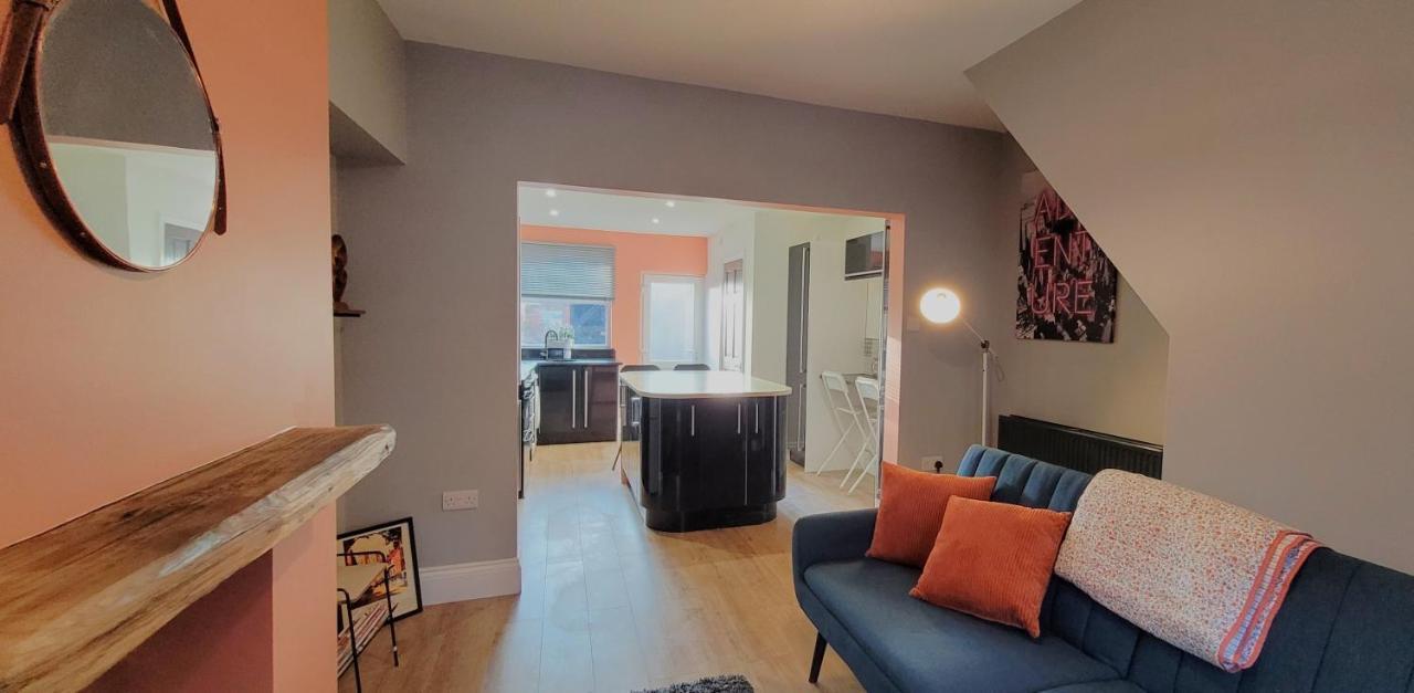 Sutherland St - 2 Bed Home With Free Parking York Bagian luar foto