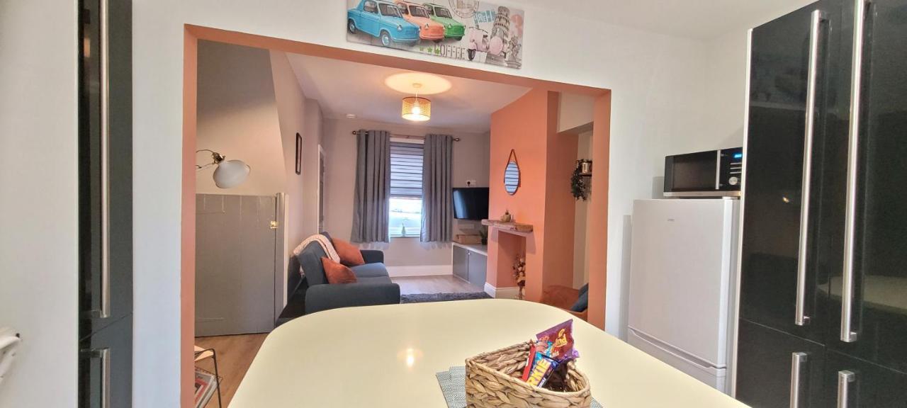Sutherland St - 2 Bed Home With Free Parking York Bagian luar foto