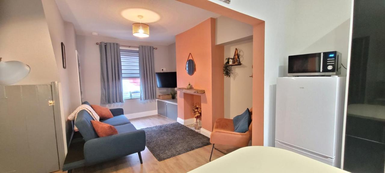 Sutherland St - 2 Bed Home With Free Parking York Bagian luar foto