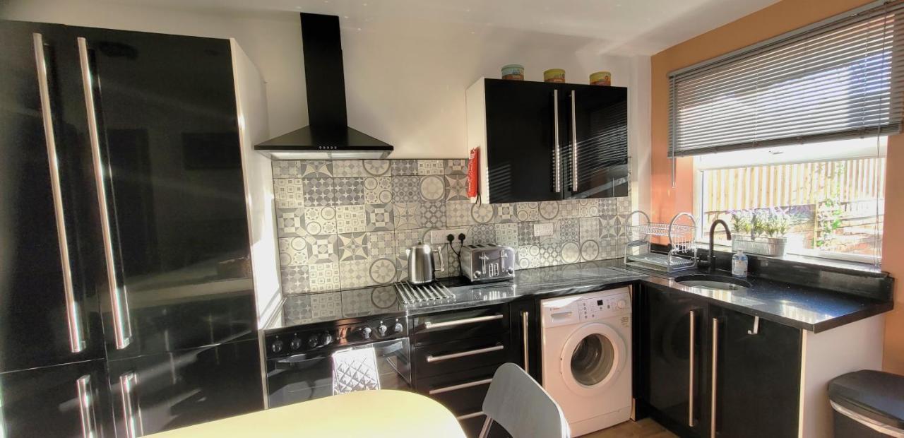 Sutherland St - 2 Bed Home With Free Parking York Bagian luar foto