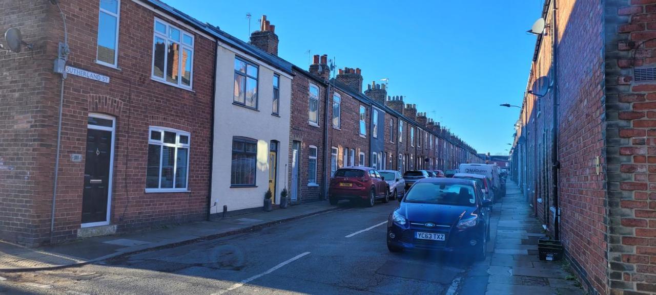 Sutherland St - 2 Bed Home With Free Parking York Bagian luar foto