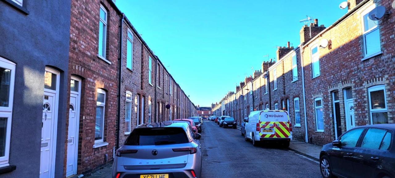 Sutherland St - 2 Bed Home With Free Parking York Bagian luar foto