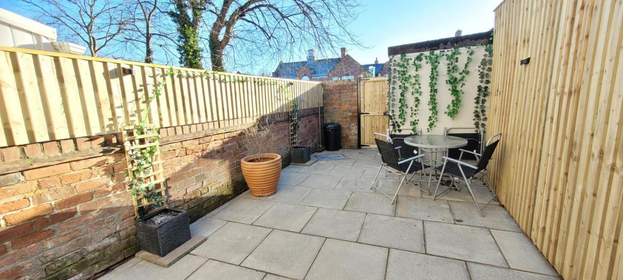 Sutherland St - 2 Bed Home With Free Parking York Bagian luar foto
